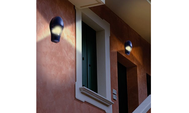 Uwydatnij najlepsze elementy architektury przy pomocy reflektorów i lamp ściennych