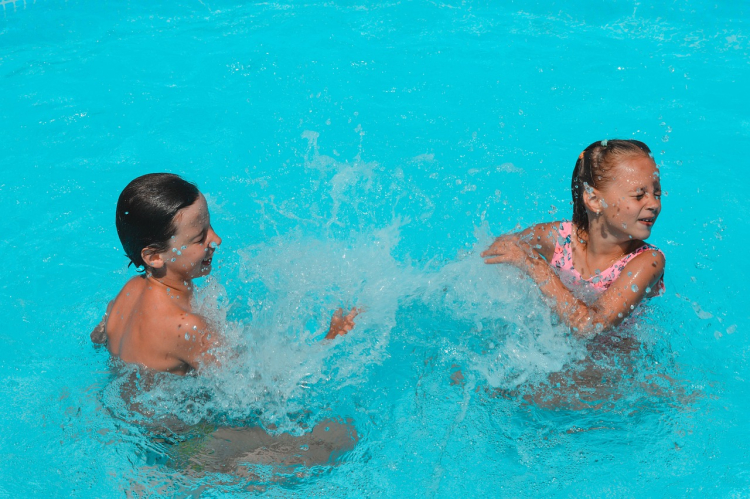 Rodzinne pływanie- klucz do zacieśniania więzi i zdrowego stylu życia!